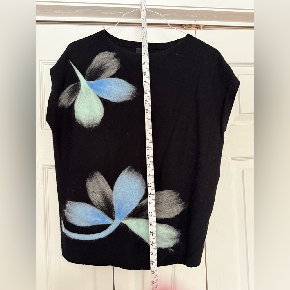 Beautiful women’s aaeda sweater- - great condition - Picture 3 of 5